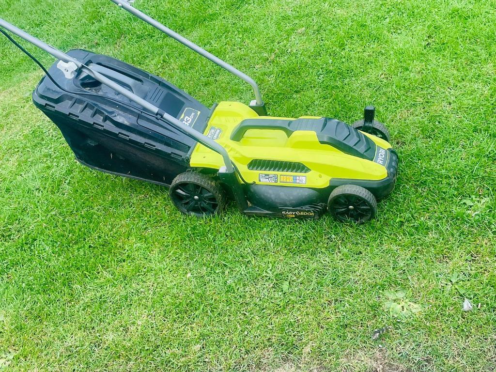 Ryobi 1300W Electric Lawnmower mower 